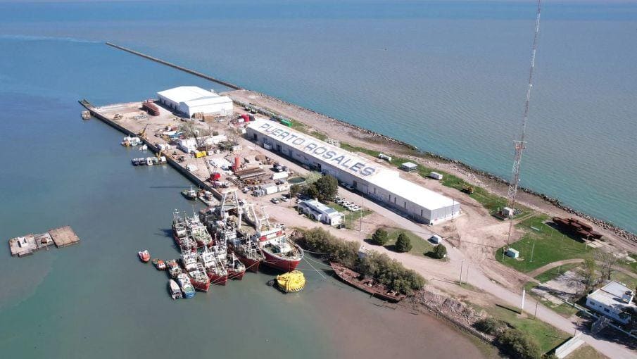 Puerto Rosales concentra una parte creciente de los envíos de petróleo argentino hacia los mercados internacionales.