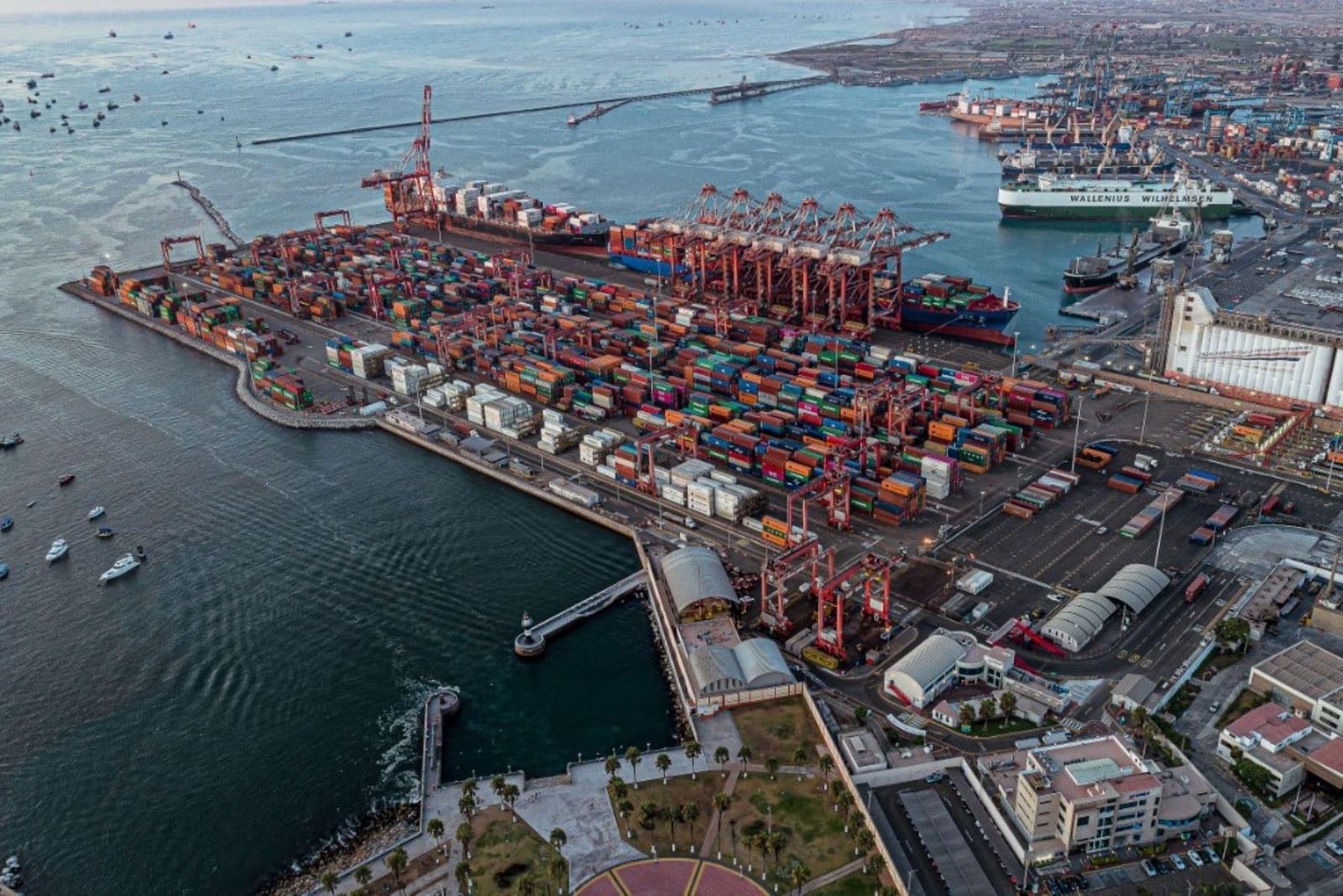 El Muelle Sur del Callao es uno de los principales terminales portuarios del Perú y será sometido a una nueva ampliación.