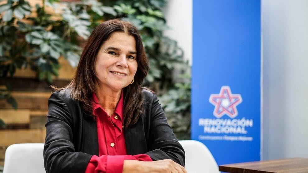 La diputada Ximena Ossandón impulsó el proyecto que busca aumentar la protección de los funcionarios policiales.