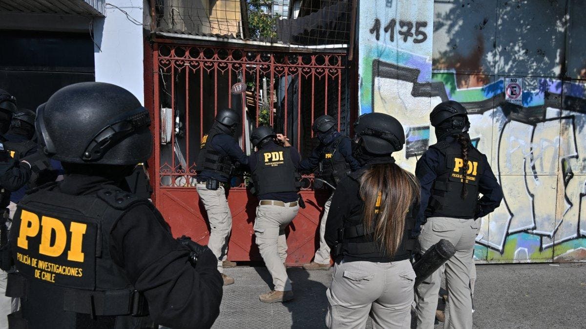 Detectives realizaron seis órdenes de entrada y registro en inmuebles investigados por presunto microtráfico.